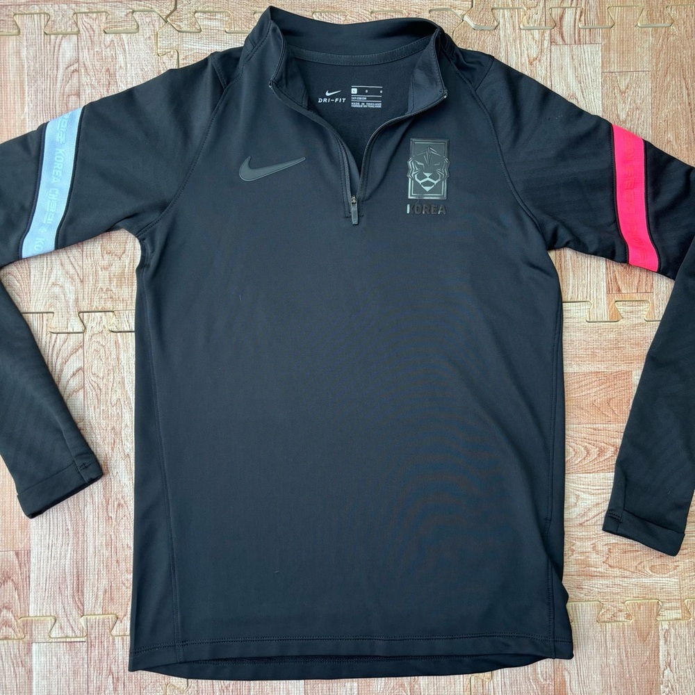 Nike South Korea Training Top Women’s (Youth?) Large Long Sleeve 2020-21 CQ9190
